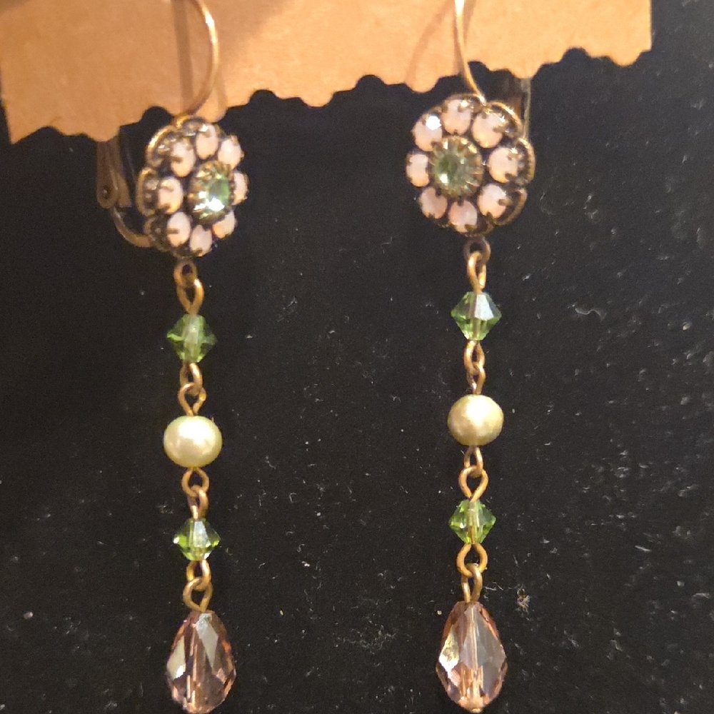 Chic Floral Dangle Earrings with Green and Purple Accents - Picture 3 of 4